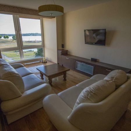 Cozy Apartment With A Wonderful Lake View Telsiai Bagian luar foto