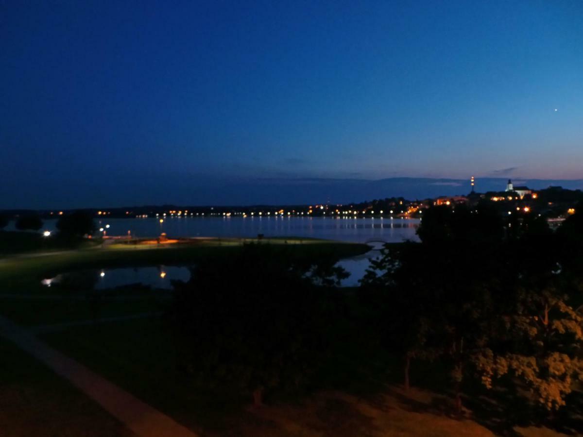 Cozy Apartment With A Wonderful Lake View Telsiai Bagian luar foto