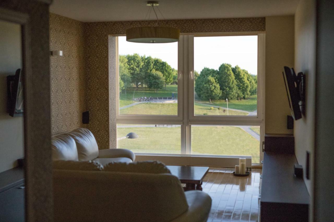 Cozy Apartment With A Wonderful Lake View Telsiai Bagian luar foto